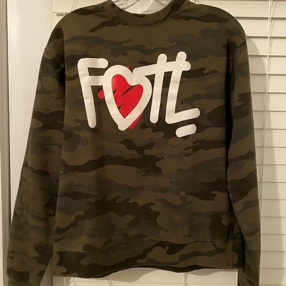 Fam Eternal Sweatshirt Women’s Size Small - camouflage - Picture 1 of 6